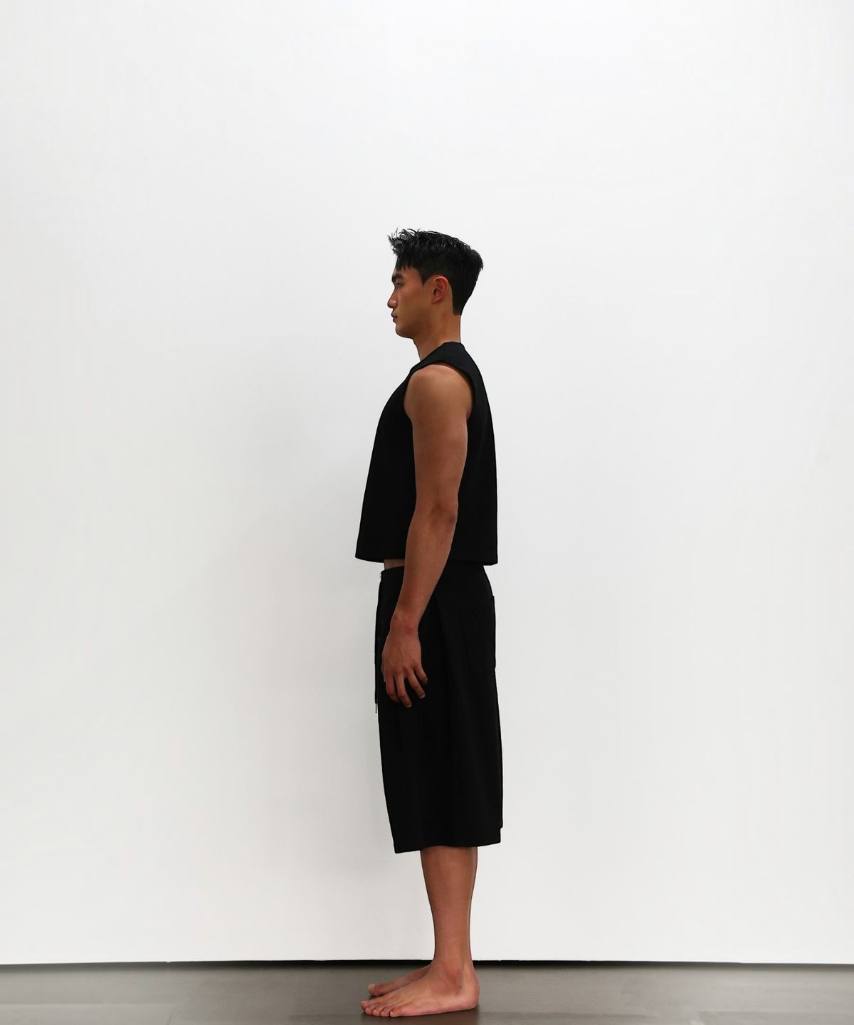 엑세스(XX) Axis Zip Box Crop Sleeveless Black