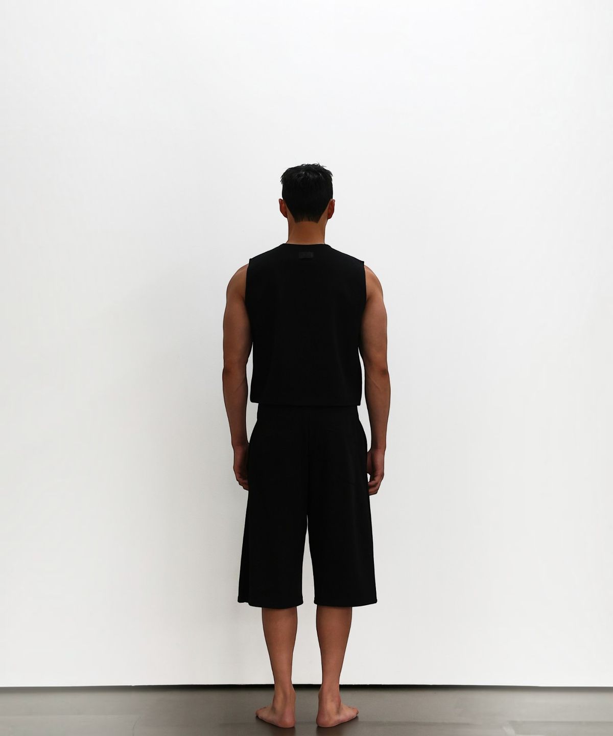 엑세스(XX) Axis Zip Box Crop Sleeveless Black