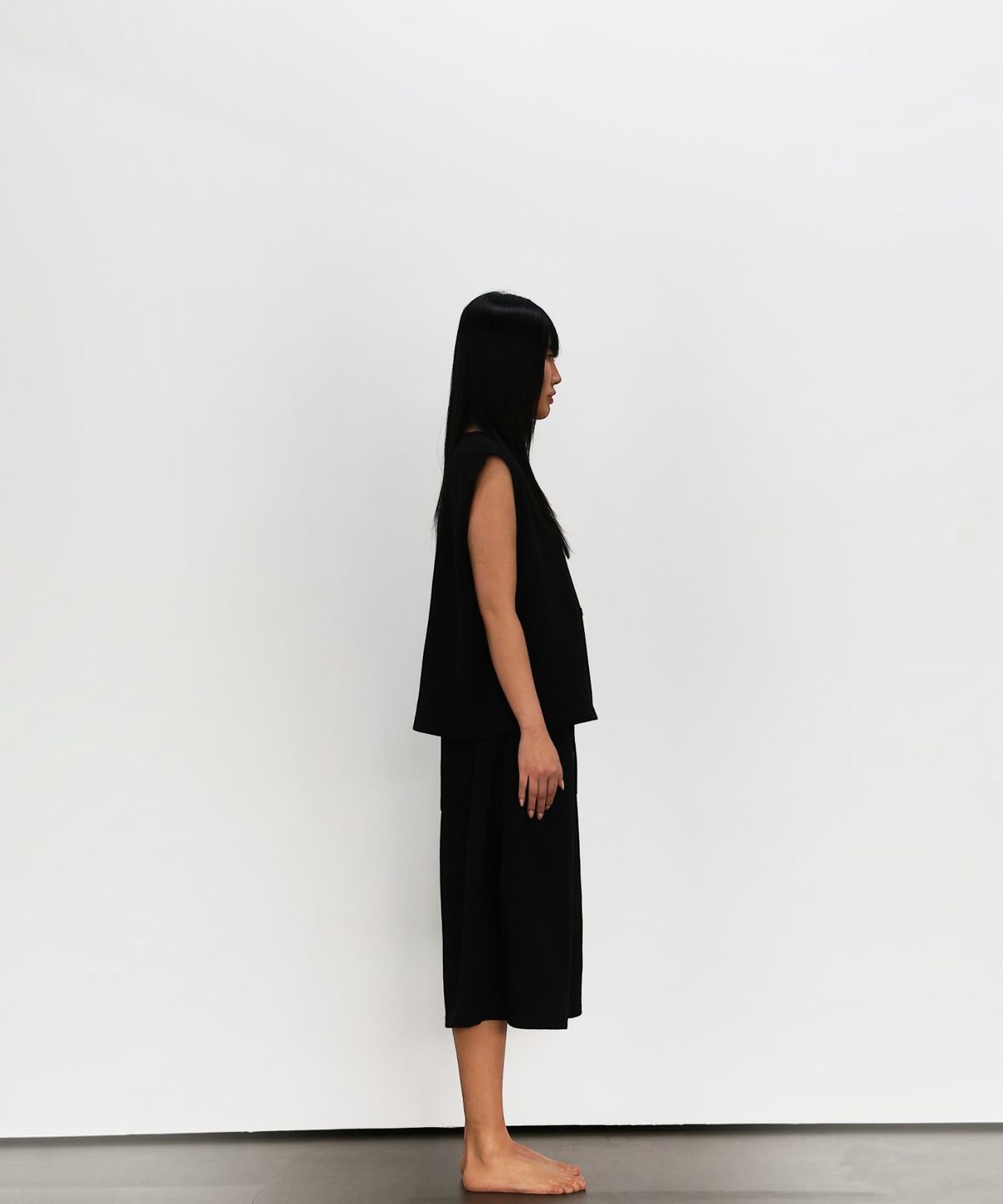 엑세스(XX) Axis Zip Box Crop Sleeveless Black