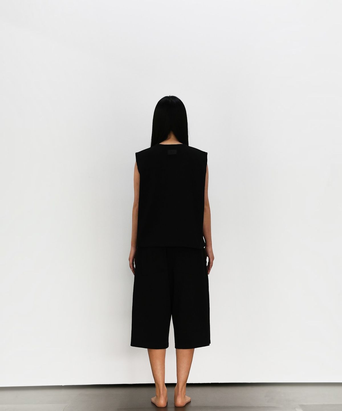 엑세스(XX) Axis Zip Box Crop Sleeveless Black