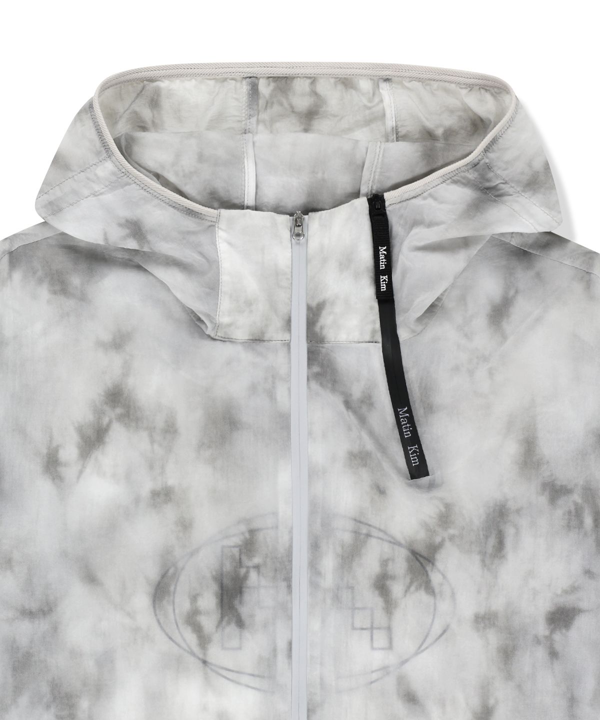 마뗑킴(MATIN KIM) MATIN PACE REFLECTIVE LOGO WINDBREAKER IN LIGHT GREY
