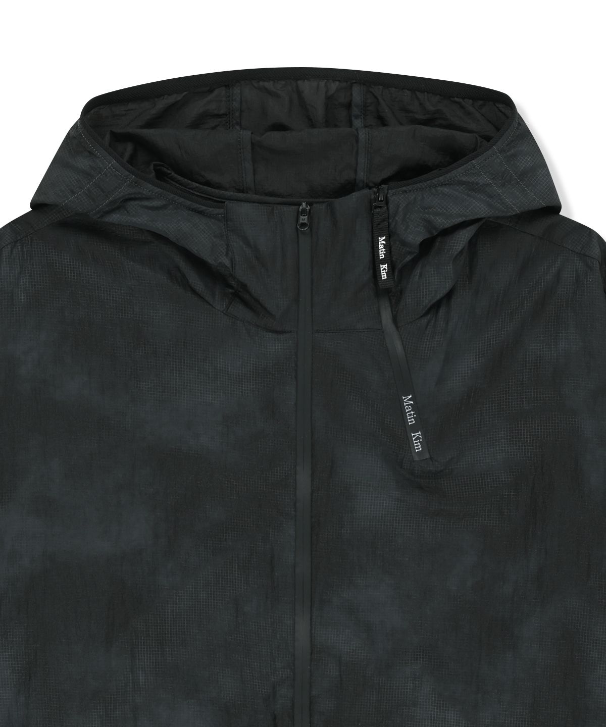 마뗑킴(MATIN KIM) MATIN PACE REFLECTIVE LOGO WINDBREAKER IN BLACK
