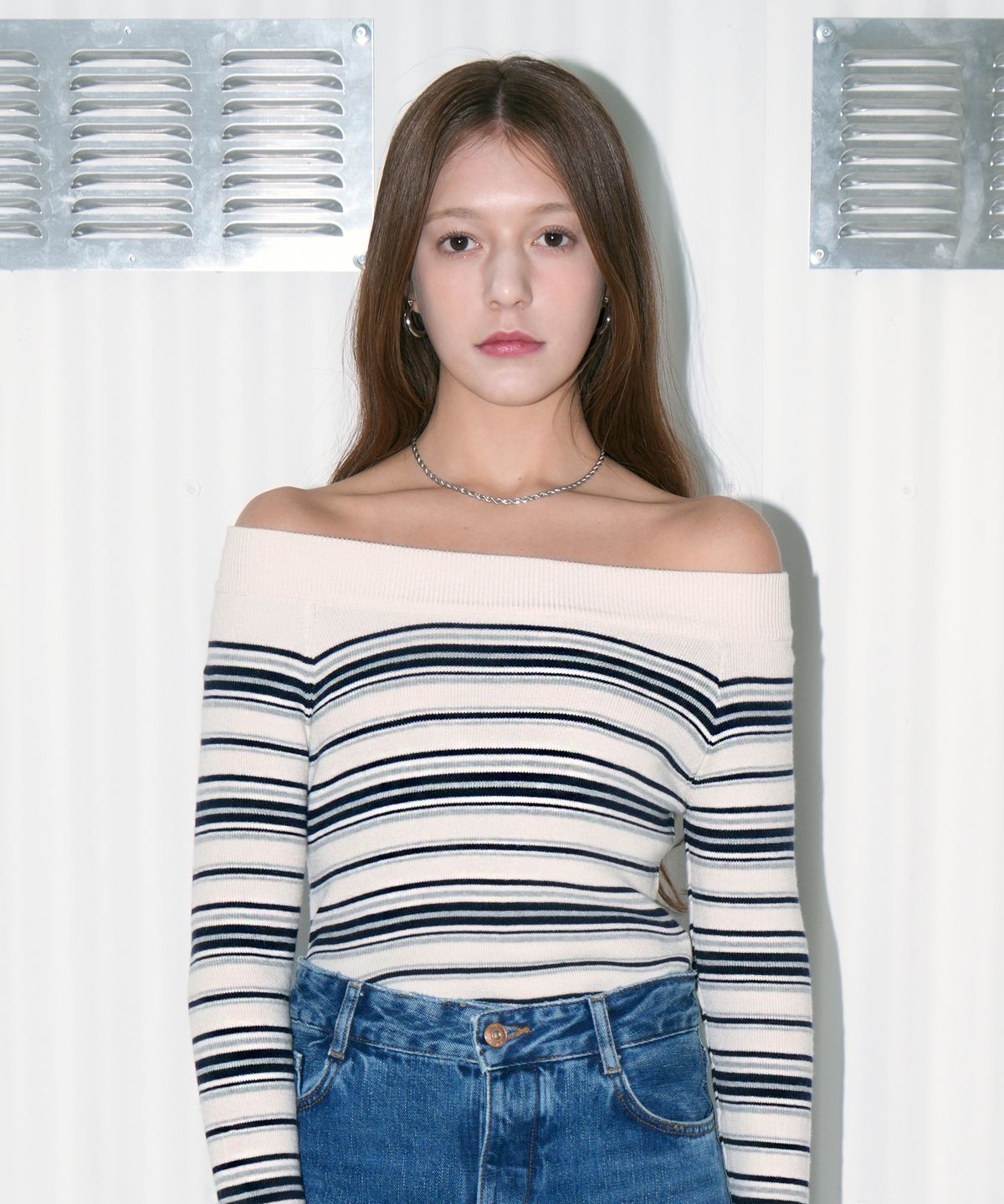 블레티(VLETI) Striped Ribbed Off-Shoulder Knit (cream)