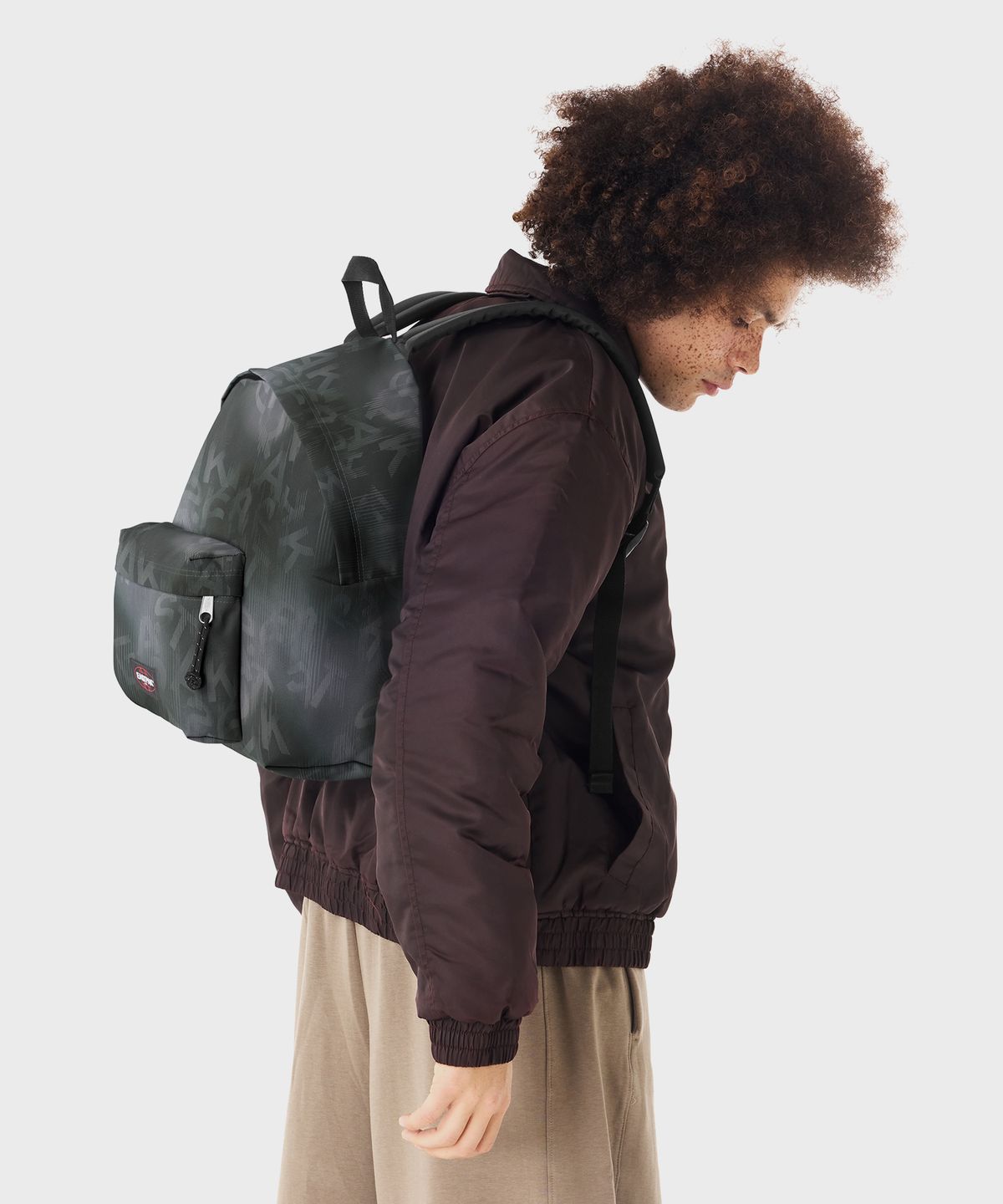 이스트팩(EASTPAK) 패디드파커 Letter Dye Black
