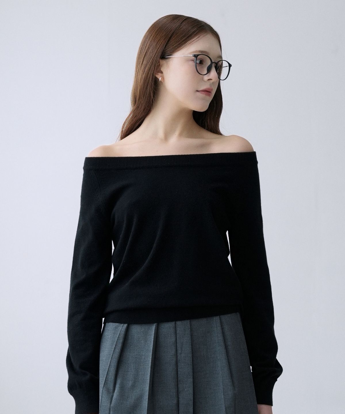 블레티(VLETI) Boat Neck Raglan Loose-Fit Plain Knit (black)
