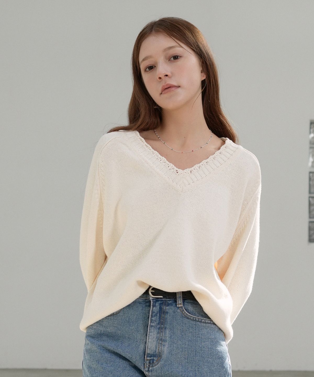 블레티(VLETI) [Cotton 100%] Loose-Fit Raglan V-Neck Knit (cream)