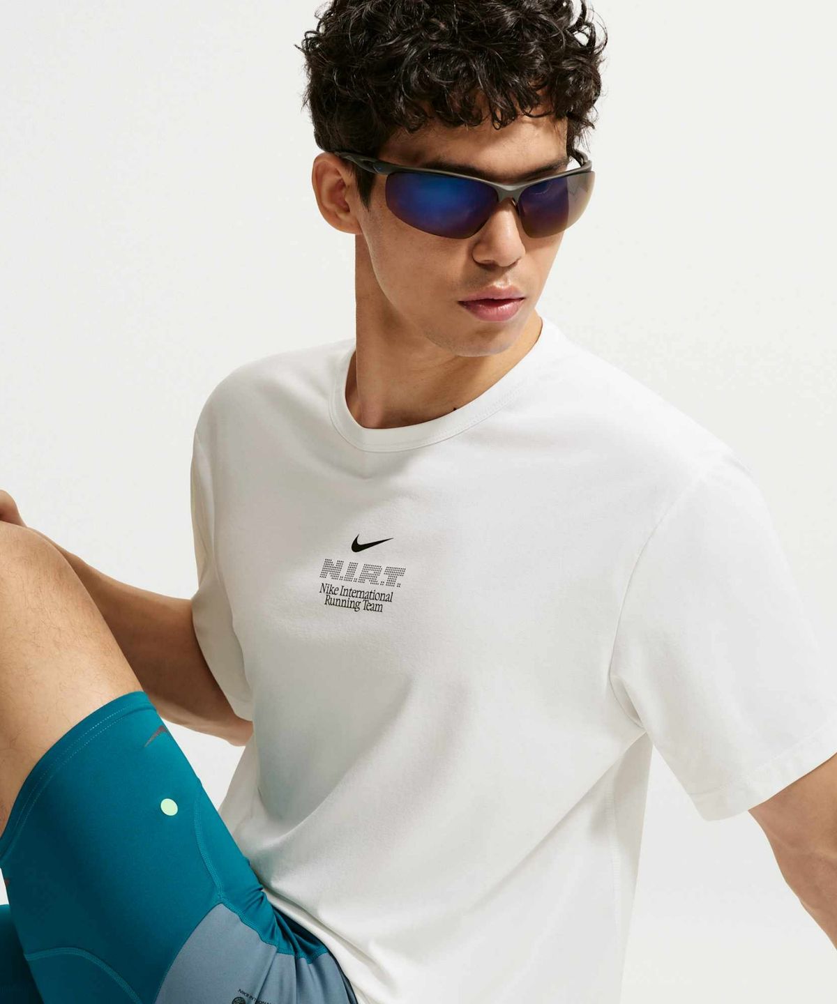 나이키(NIKE) 하이버스 드라이 핏 UV 차단 트레이닝 티셔츠 M - 화이트 / IV6611-100