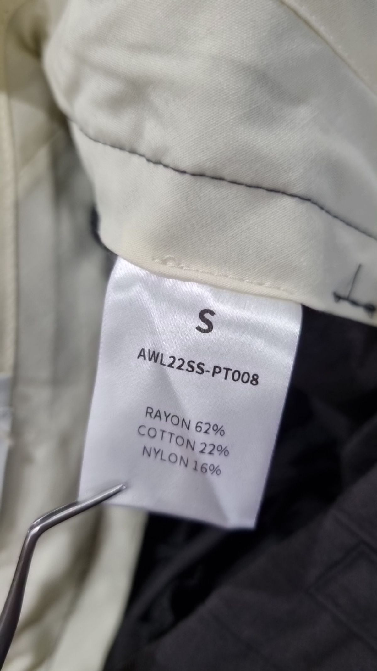 어센틱워드로브(AUTHENTIC WARDROBE) 백포켓 투턱 하프 팬츠 S