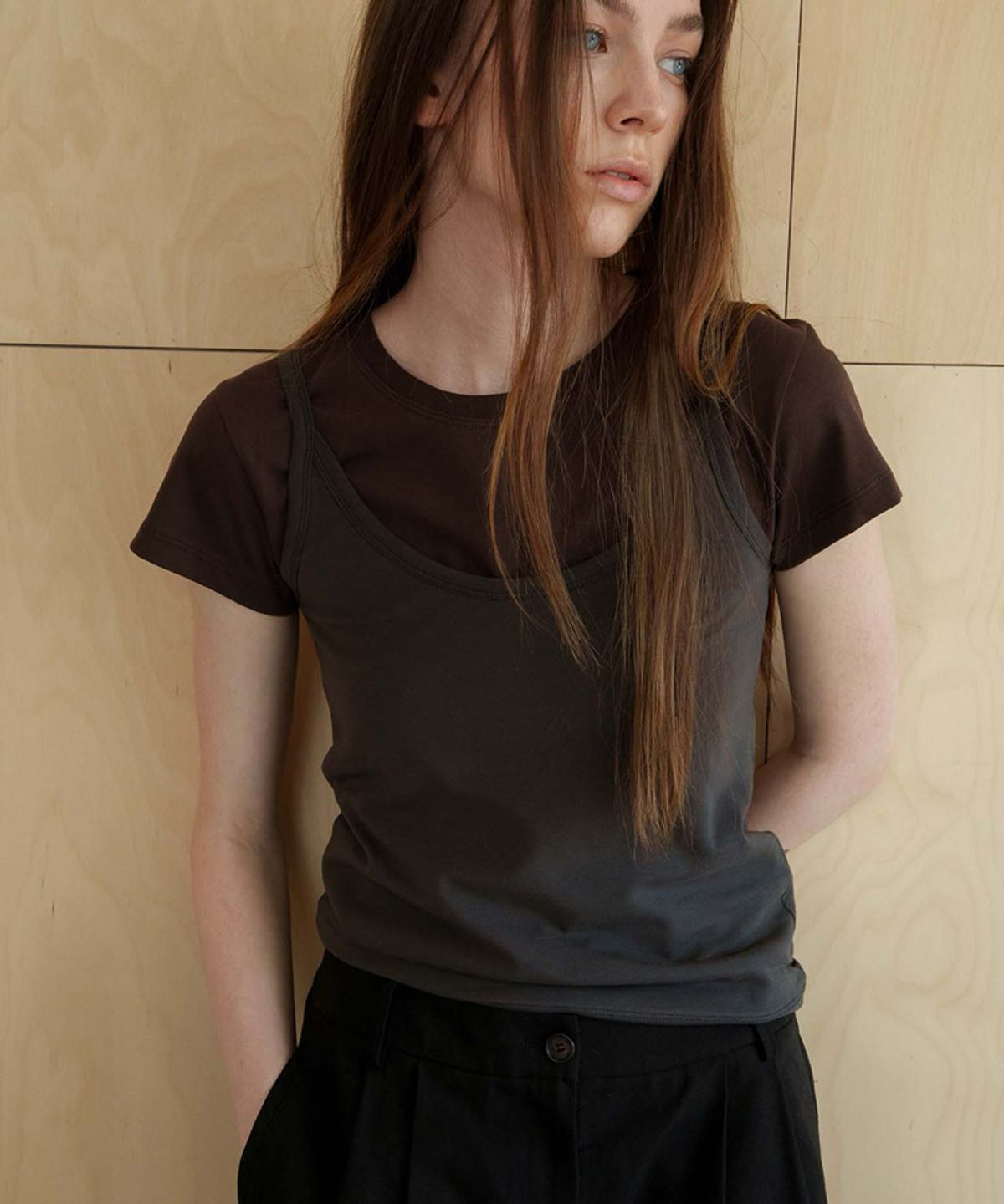 스러움(SEUREOUM) Raw Camisole_Charcoal