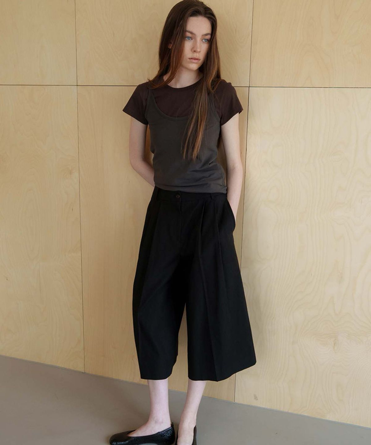 스러움(SEUREOUM) Raw Camisole_Charcoal