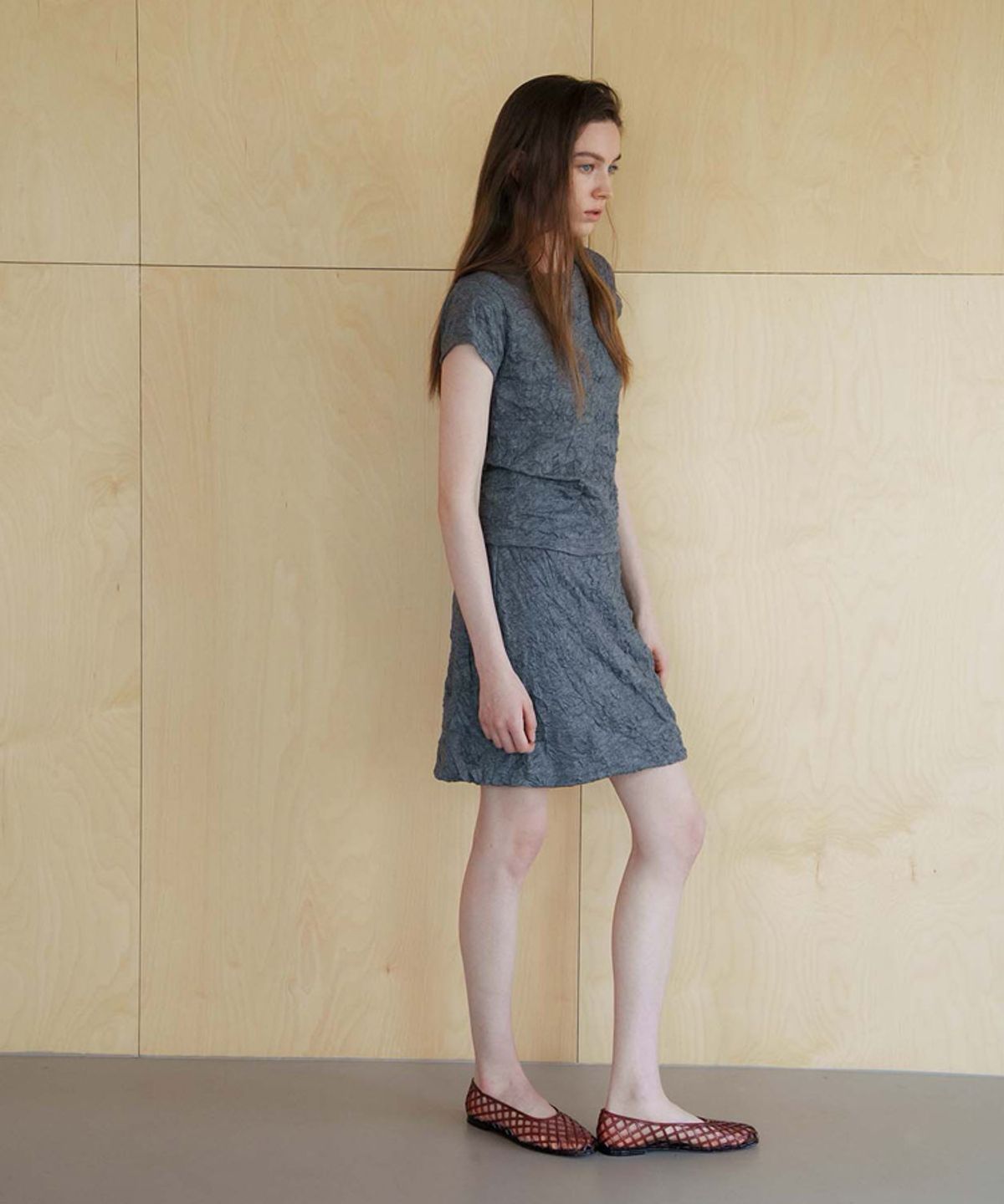 스러움(SEUREOUM) Fade Wrinkle T-shirt_Charcoal