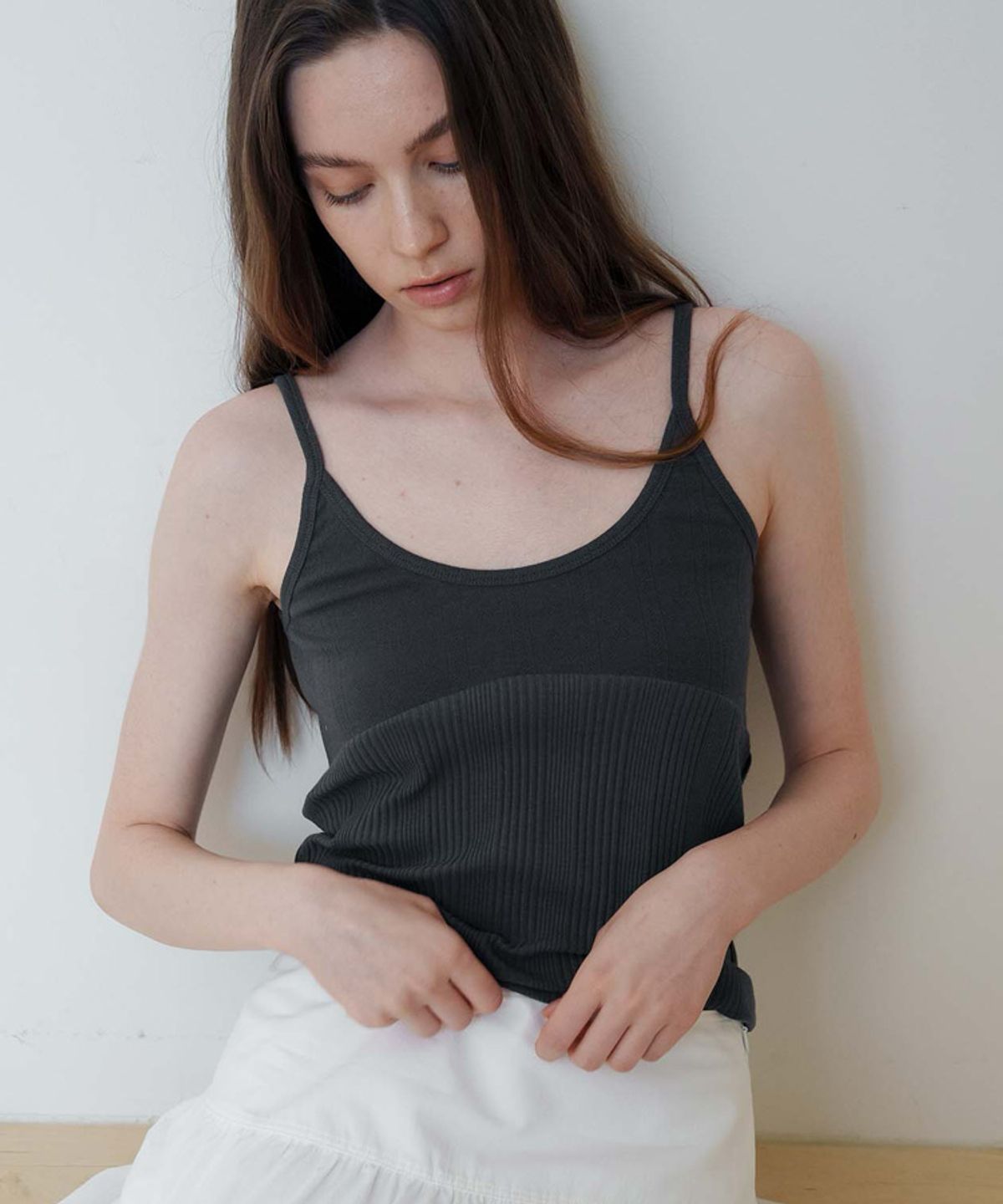 스러움(SEUREOUM) Breeze Sleeveless_Charcoal