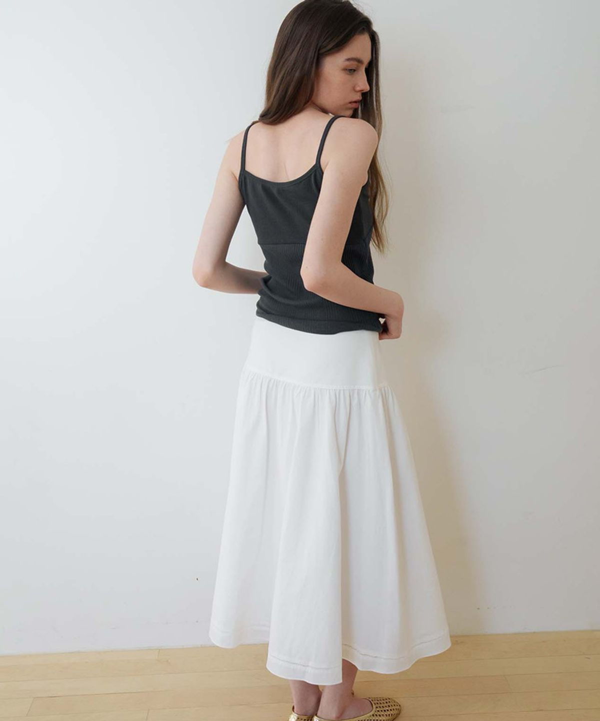 스러움(SEUREOUM) Breeze Sleeveless_Charcoal