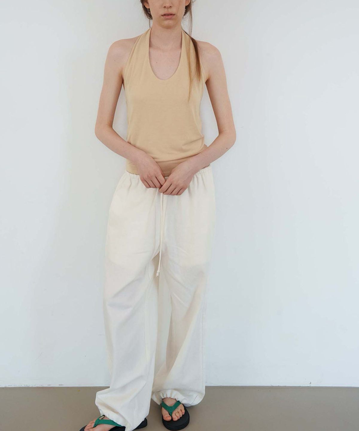 스러움(SEUREOUM) Skin Halter Top_Butter Beige