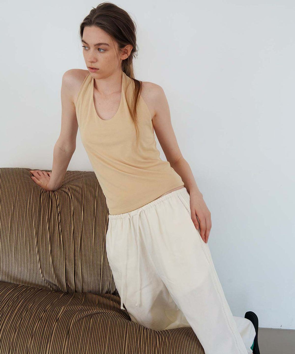 스러움(SEUREOUM) Skin Halter Top_Butter Beige