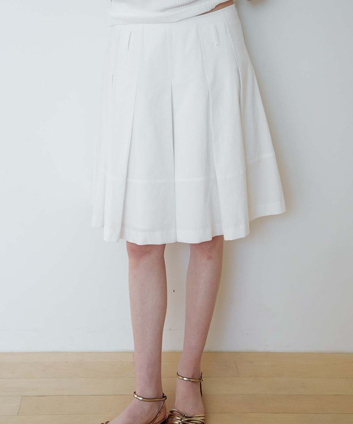 스러움(SEUREOUM) Classic Cotton Pleats Skirt_White