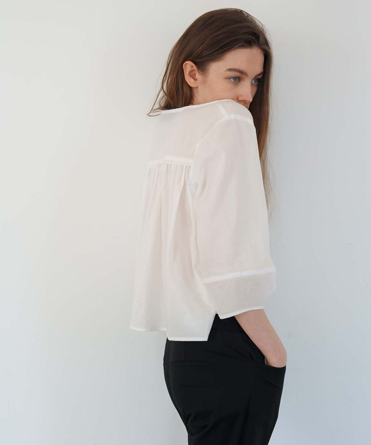 스러움(SEUREOUM) [2nd]Hazel Pintuck Blouse_Ivory