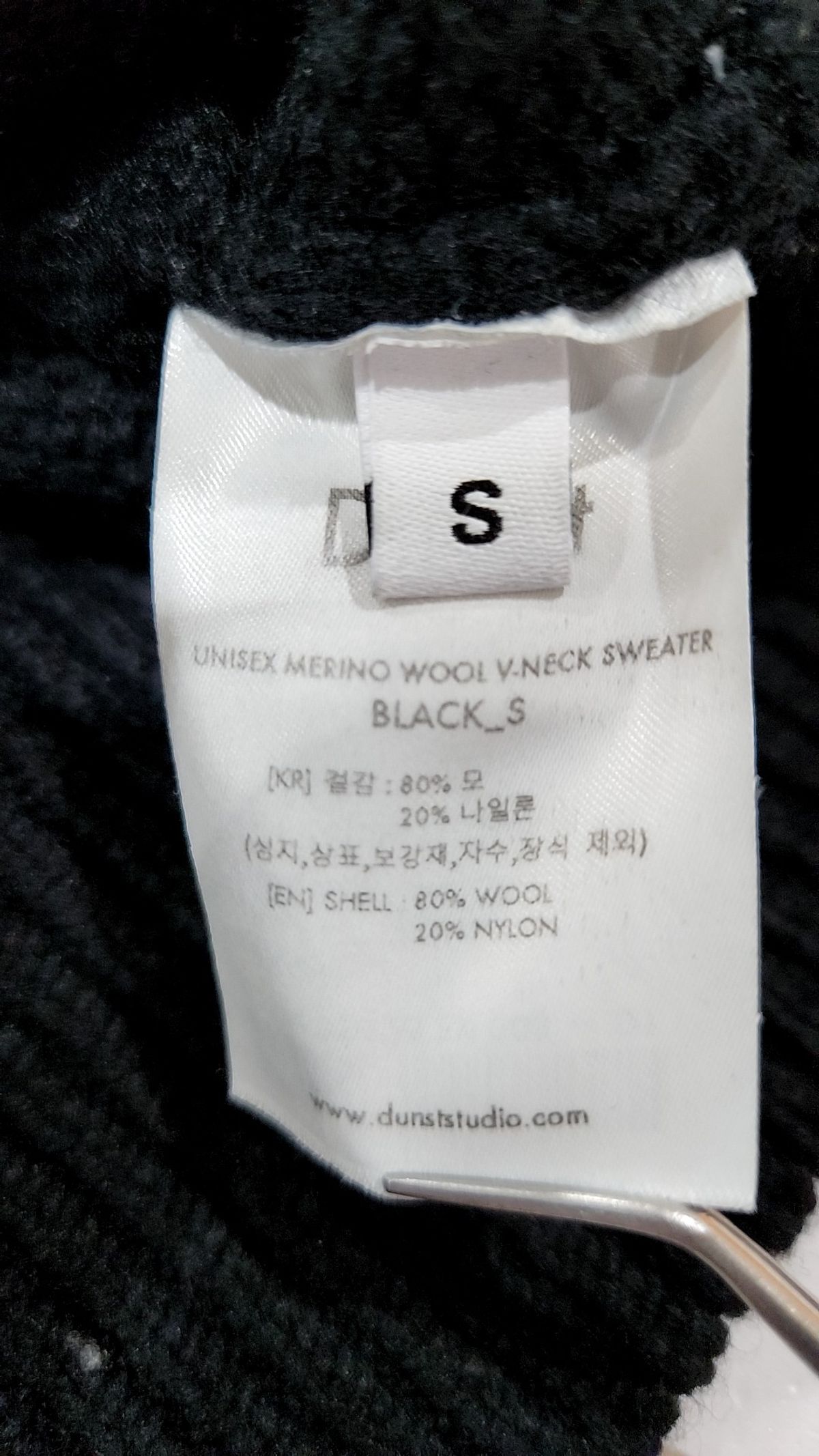 던스트(DUNST) UNISEX MERINO WOOL V-NECK SWEATER BLACK_UDSW3D125BK S