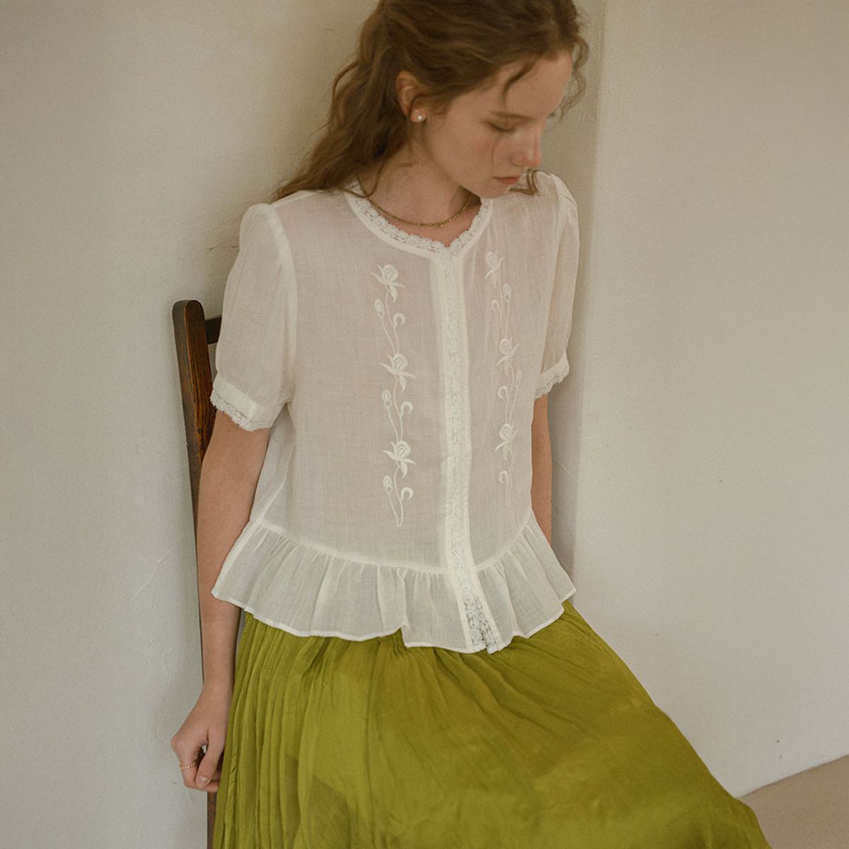 프라우드 마리(PROUD MARY) PM_Embroidered ruffle shirt_WHITE