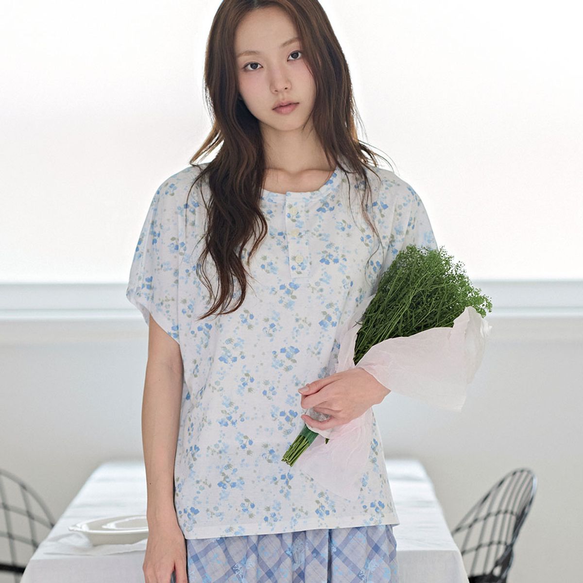 뮤즈무드(MUSEMOOD) Blue Rose Dolman Tee (티셔츠)