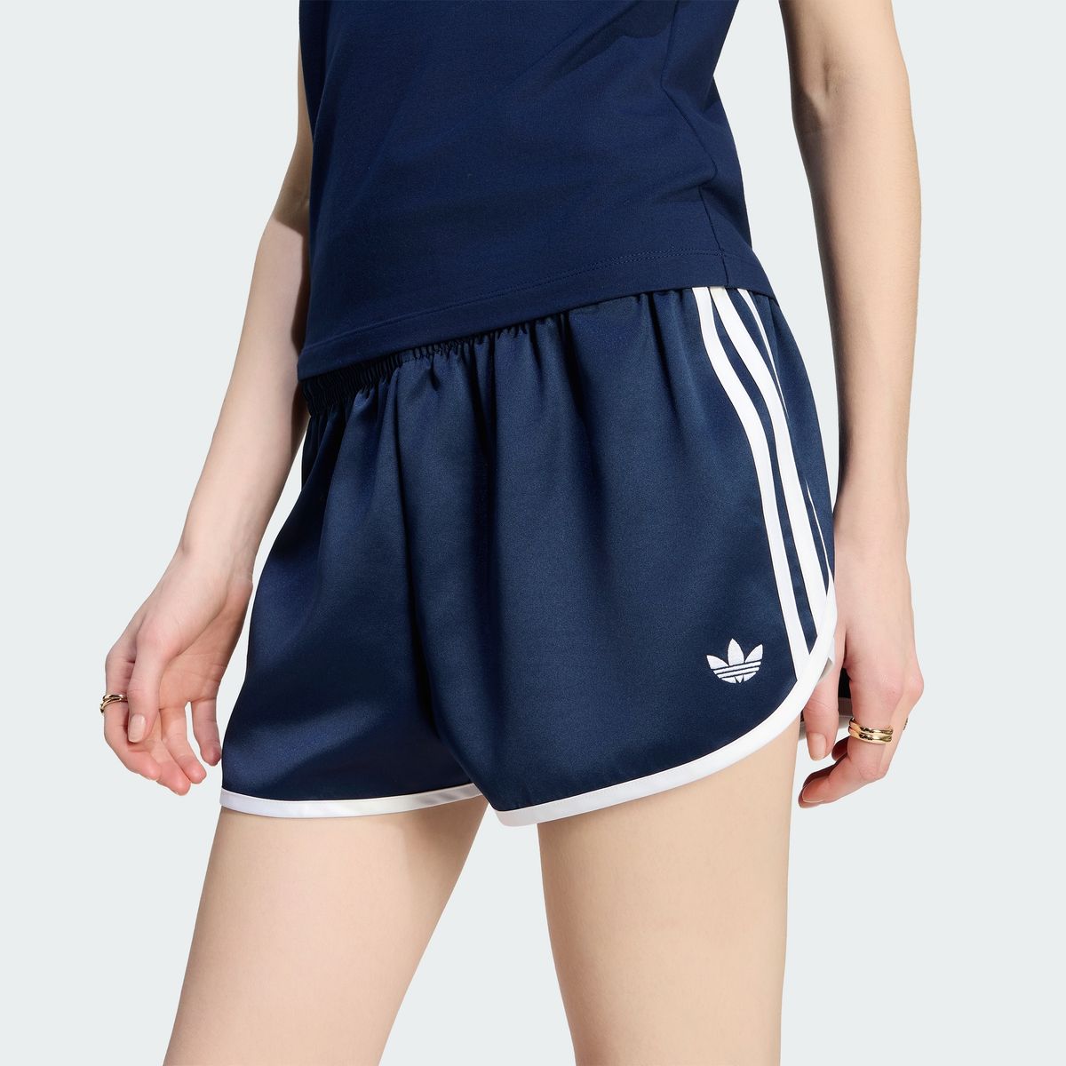 아디다스(ADIDAS) 새틴 3S 스프린터 숏 팬츠 - 나이트인디고:화이트 / KS9852