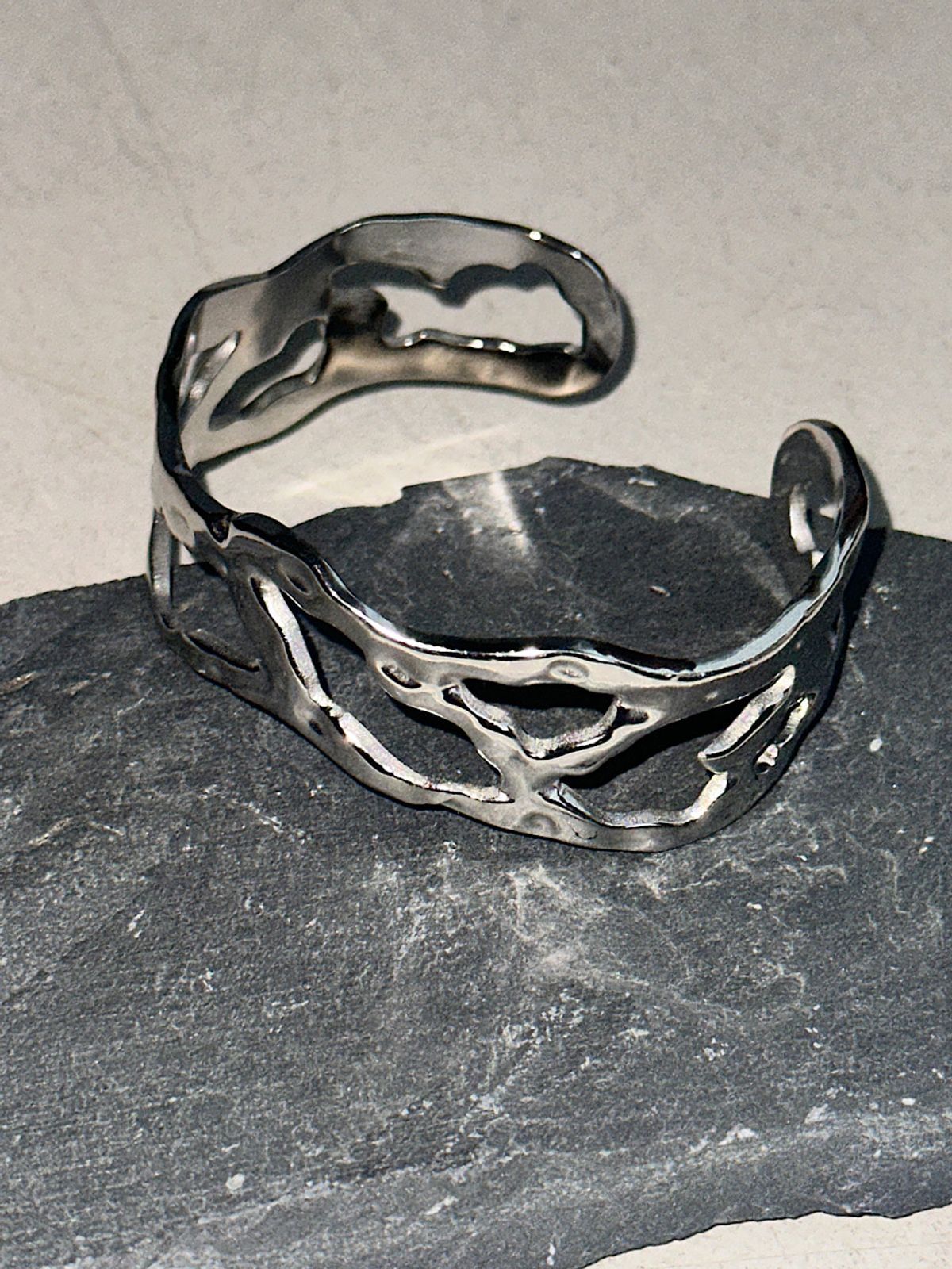 아포엠(APOEM) Vein Hollow Bangle