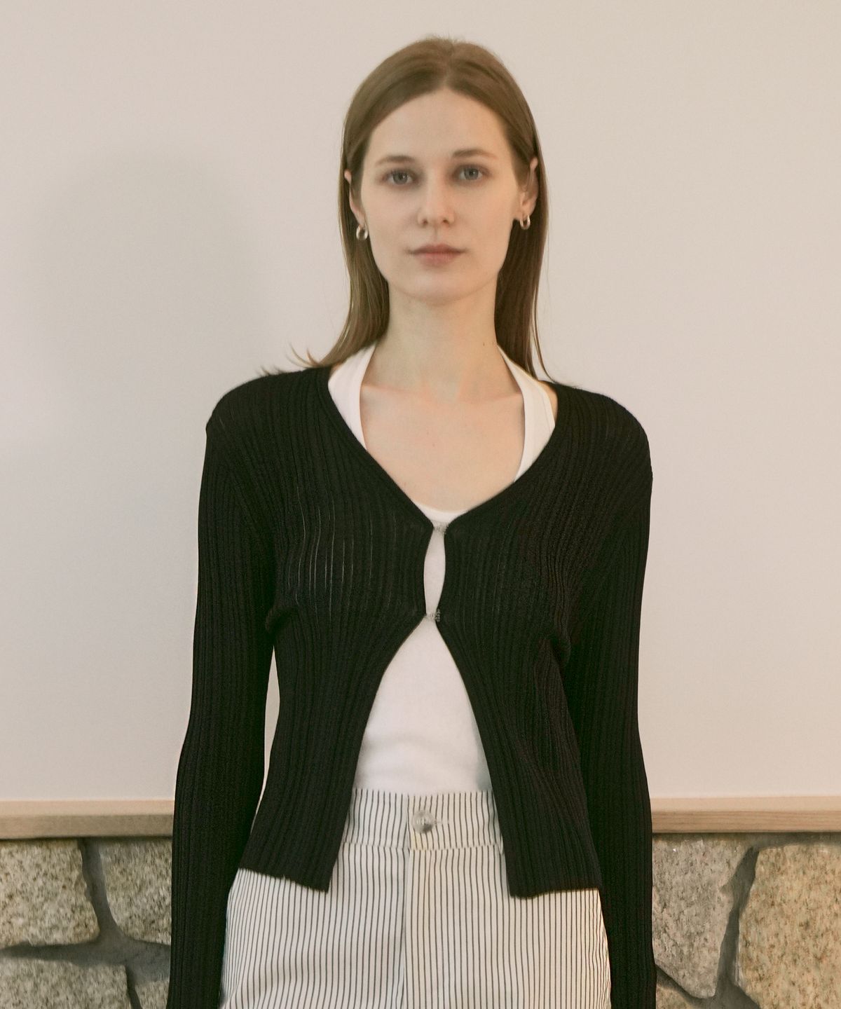 블레티(VLETI) Summer V-Neck Hook Front Ribbed Bolero (white)