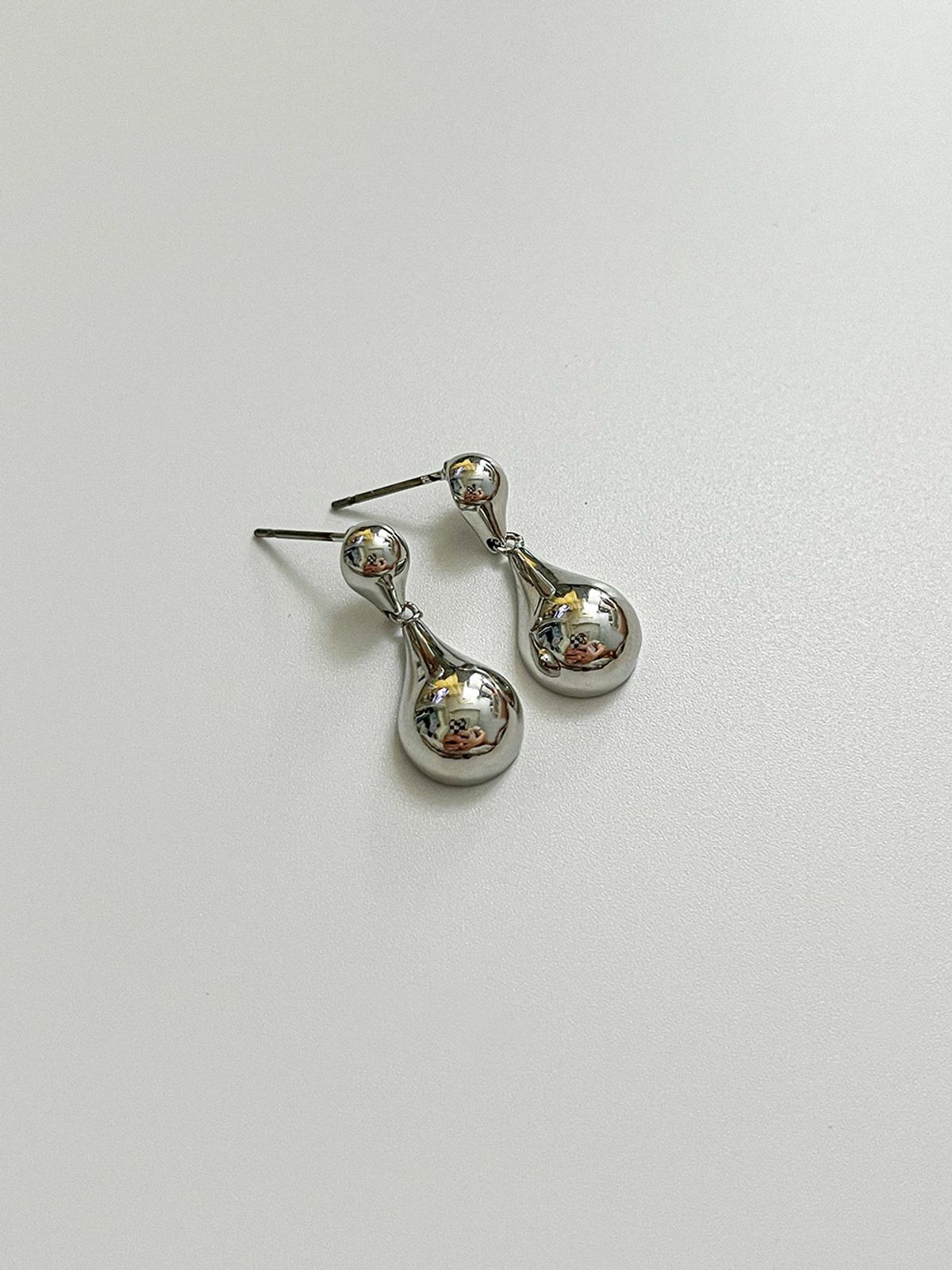 소수(SOSOO) Drop Stud Earrings