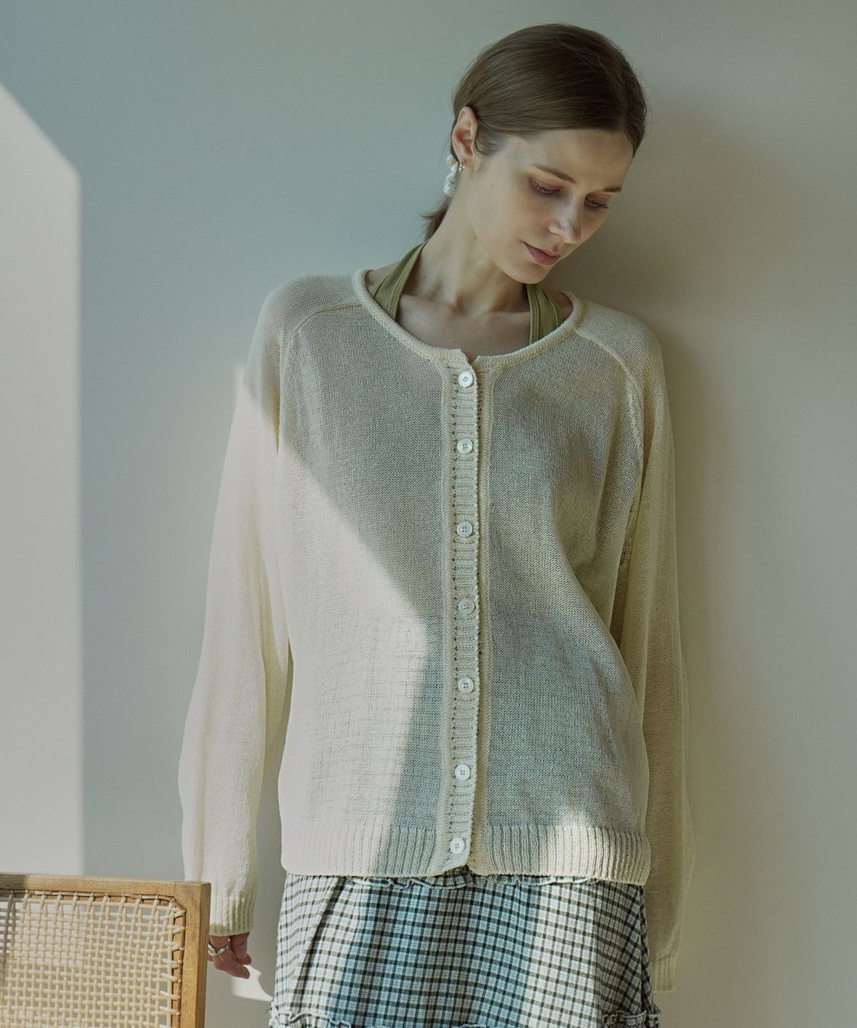 블레티(VLETI) Summer Raglan Button Round-Neck Knit Cardigan (ivory)