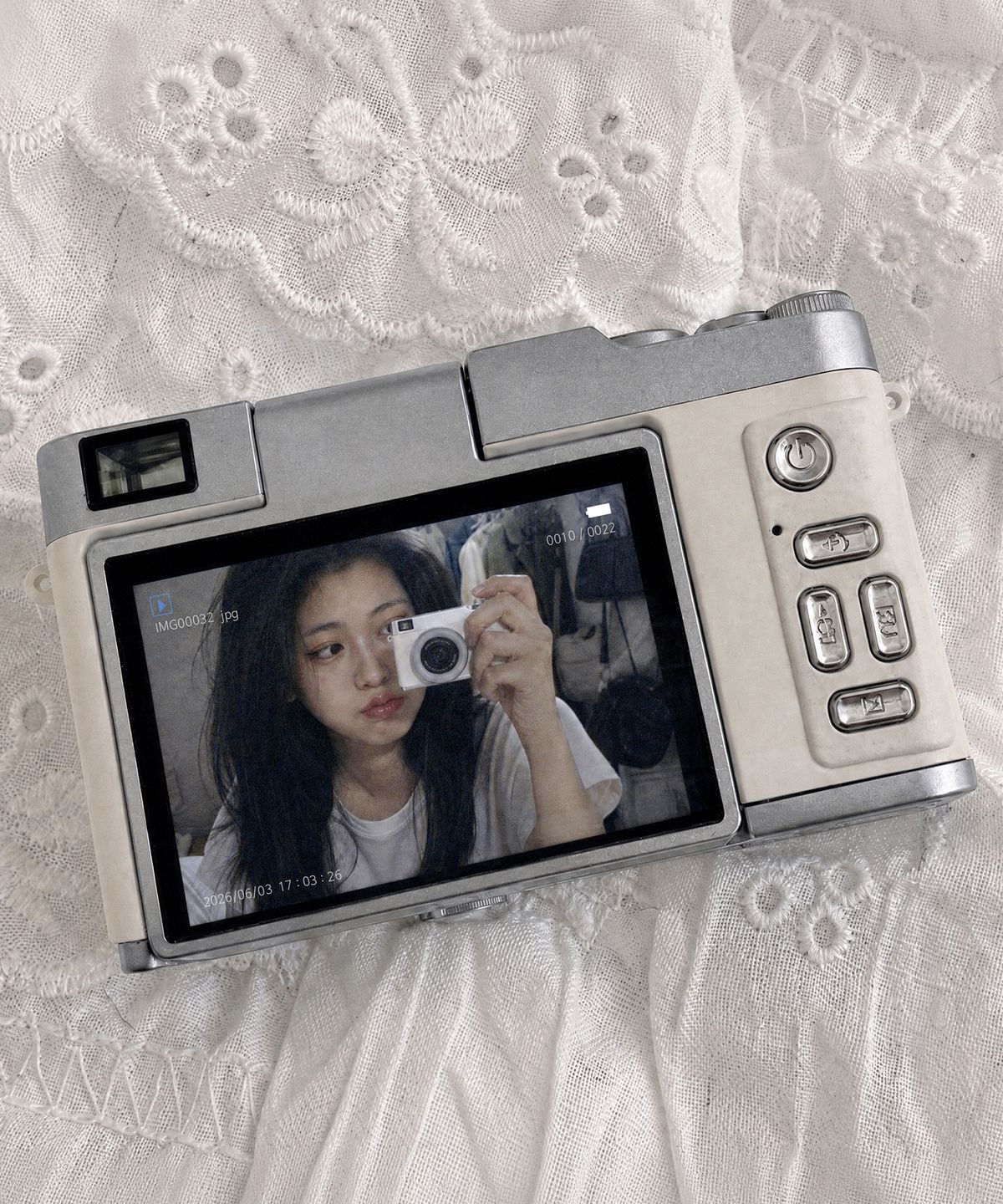누아트(NUART) 빈티지 디지털 카메라 180도 회전 셀카모드 기능 (SD카드+스트랩+케이블 포함)
