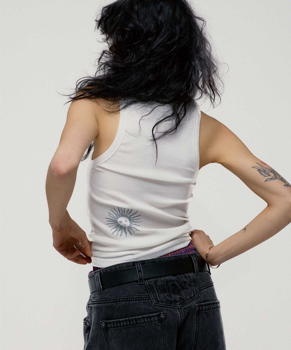 인세인개러지(INSANEGARAGE) INSANE WOMEN GRAPHIC SLEEVELESS_OFF WHITE