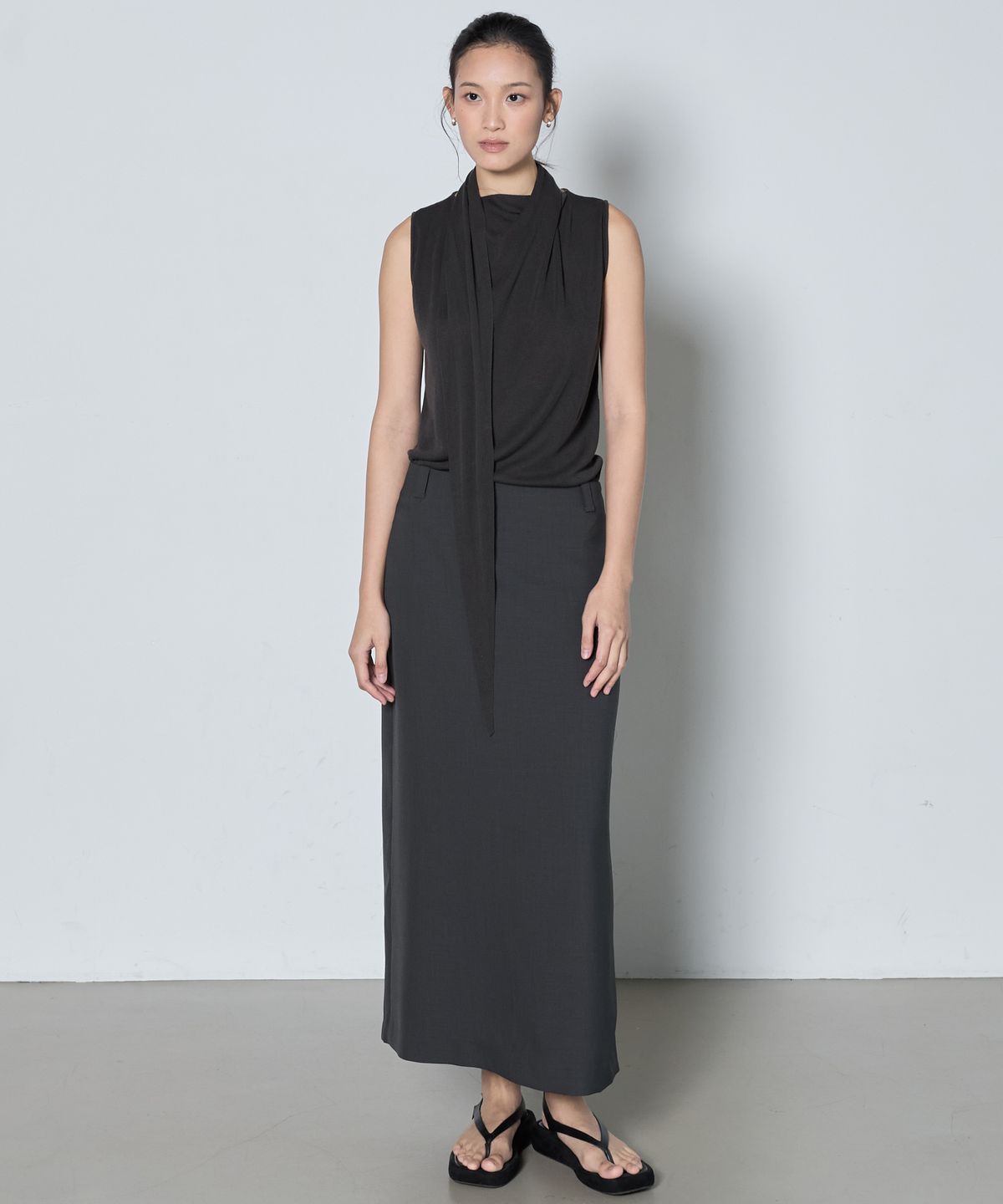 누토프(NUTOFFE) TIe Sleeveless Knit_Charcoal