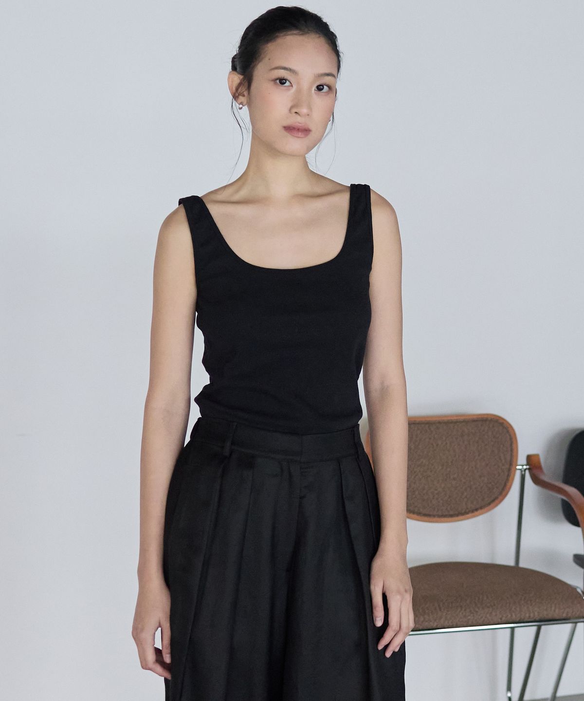 누토프(NUTOFFE) Square Sleeveless_Black