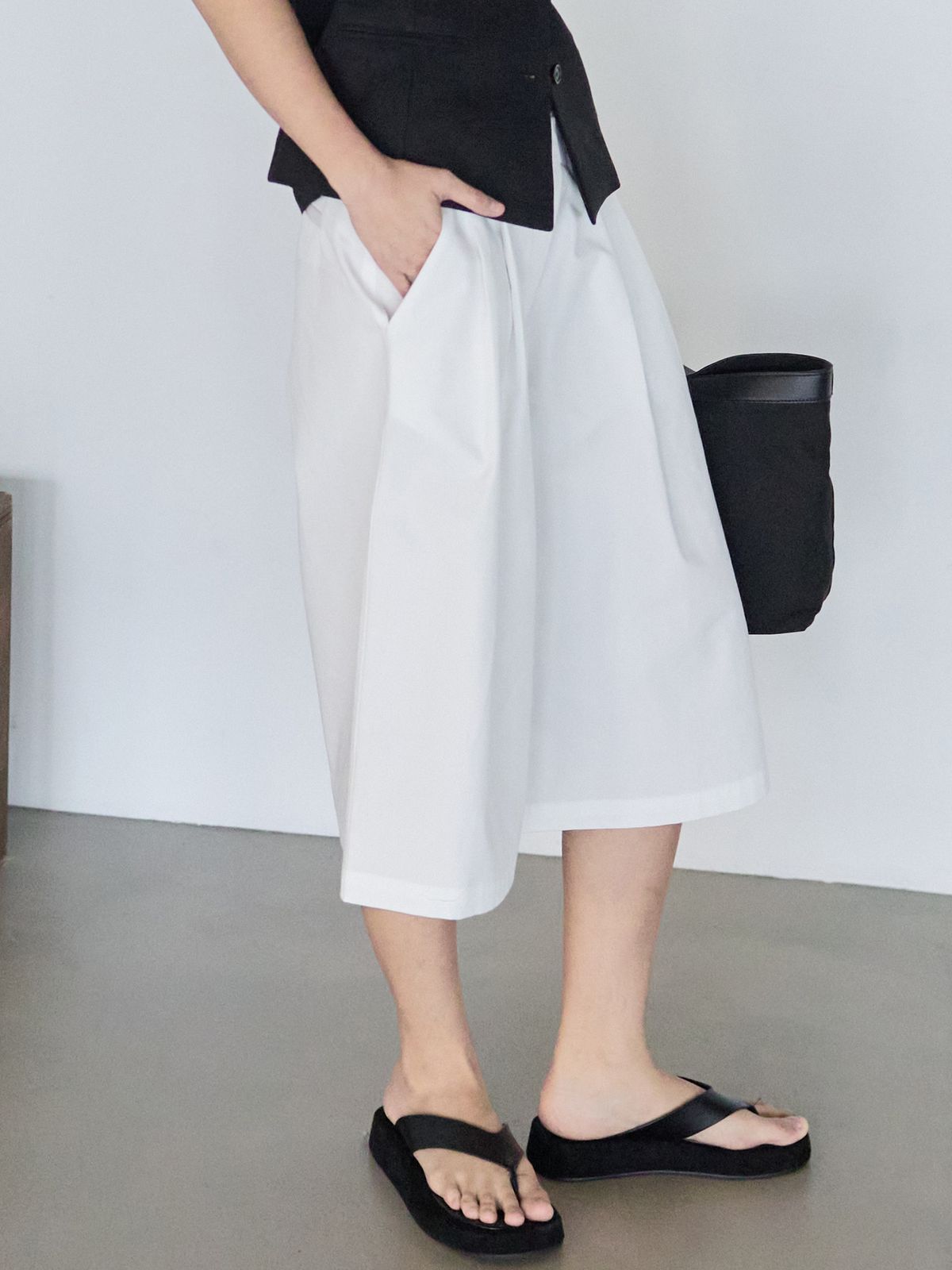 누토프(NUTOFFE) Bermuda Shorts_White