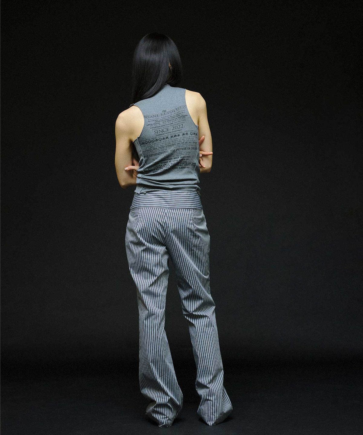 인세인개러지(INSANEGARAGE) INSANE WOMEN HALF ZIP-UP SLEEVELESS_CHARCOAL