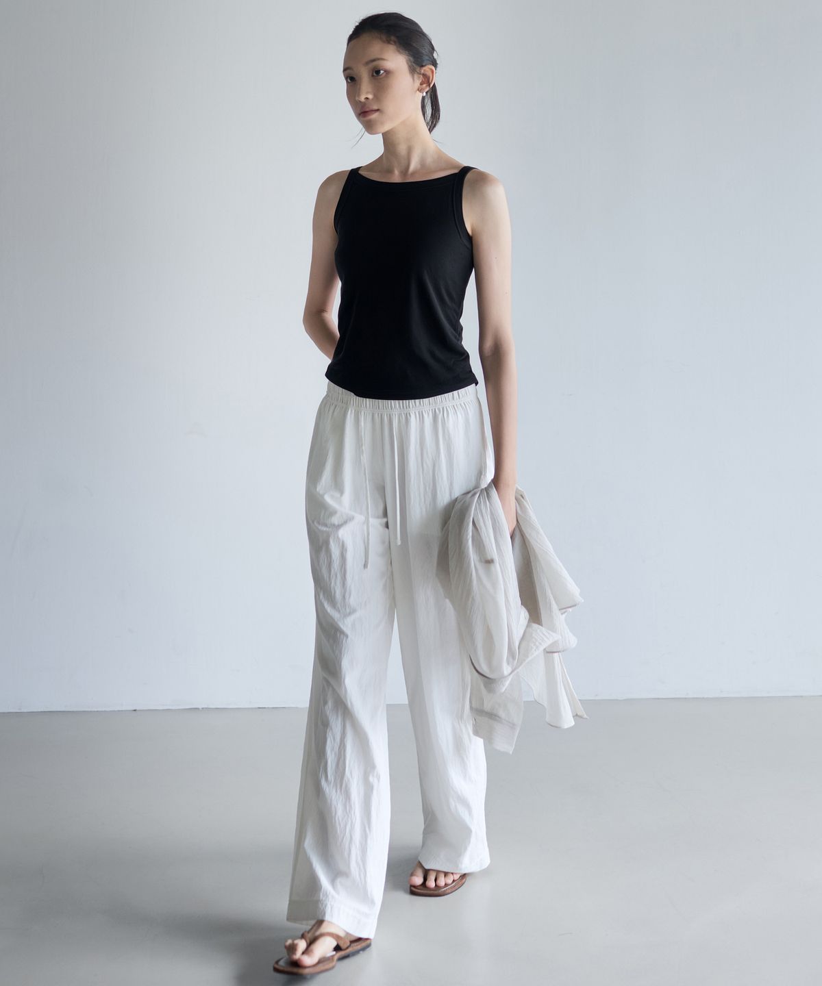누토프(NUTOFFE) Moa Sleeveless_Black