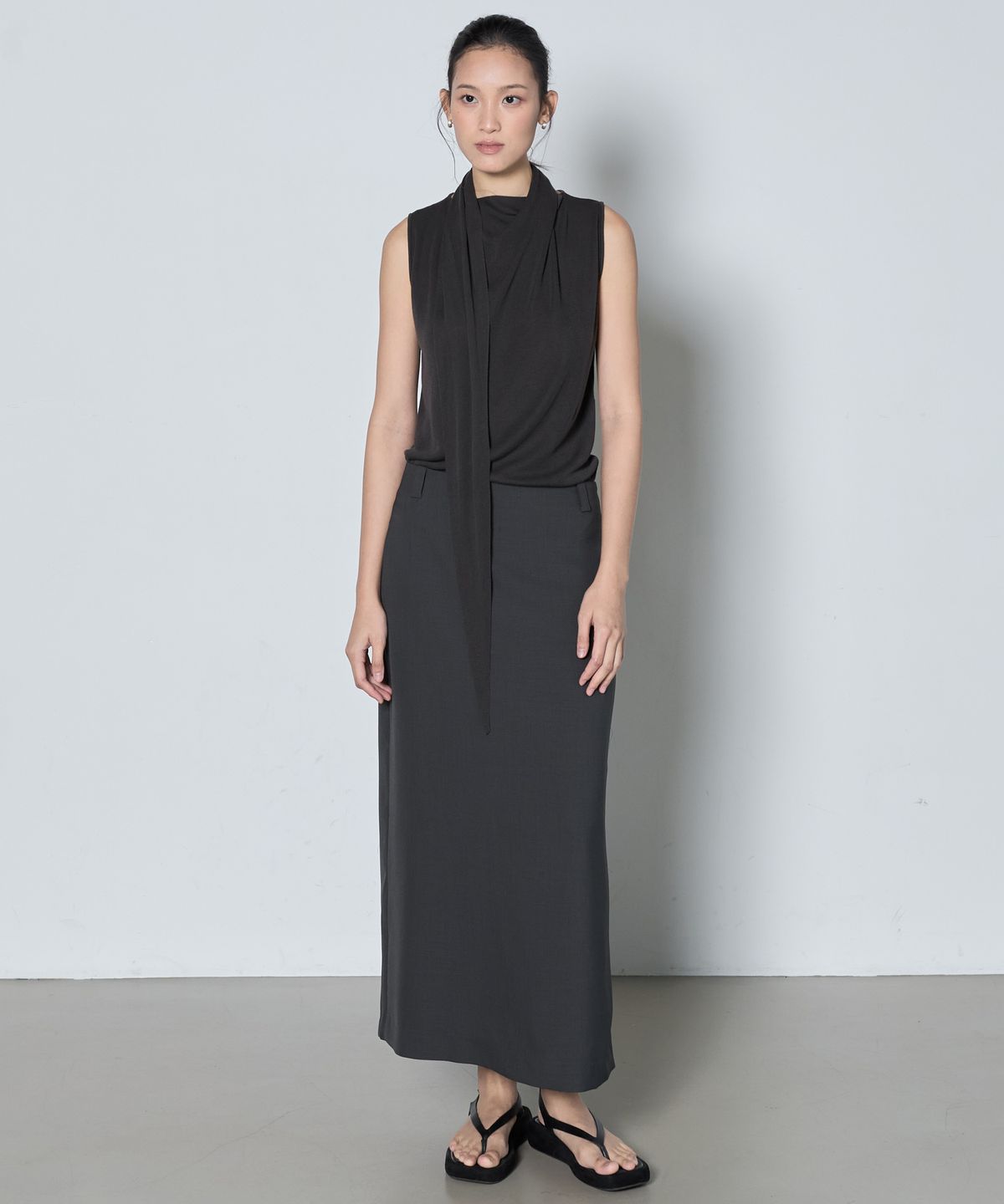 누토프(NUTOFFE) Low Skirt_Charcoal