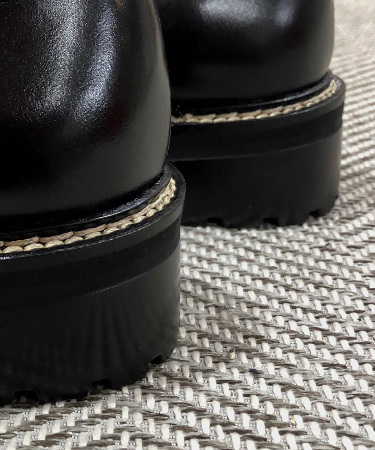 조앤슈(JOENSHOE) 휴만 스티치 워커 왈라비 블랙fg