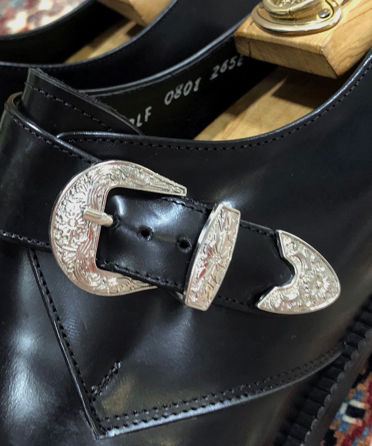 조앤슈(JOENSHOE) 카덴차 웨스턴 싱글 몽크스트랩 블랙복스