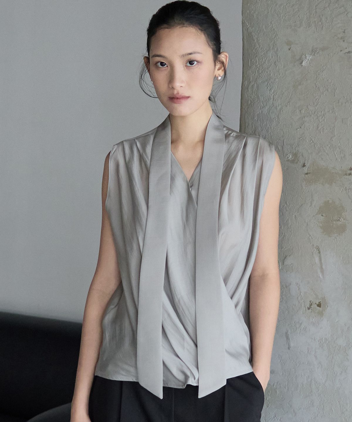 누토프(NUTOFFE) Flow Scarf Blouse_Taupe Gray