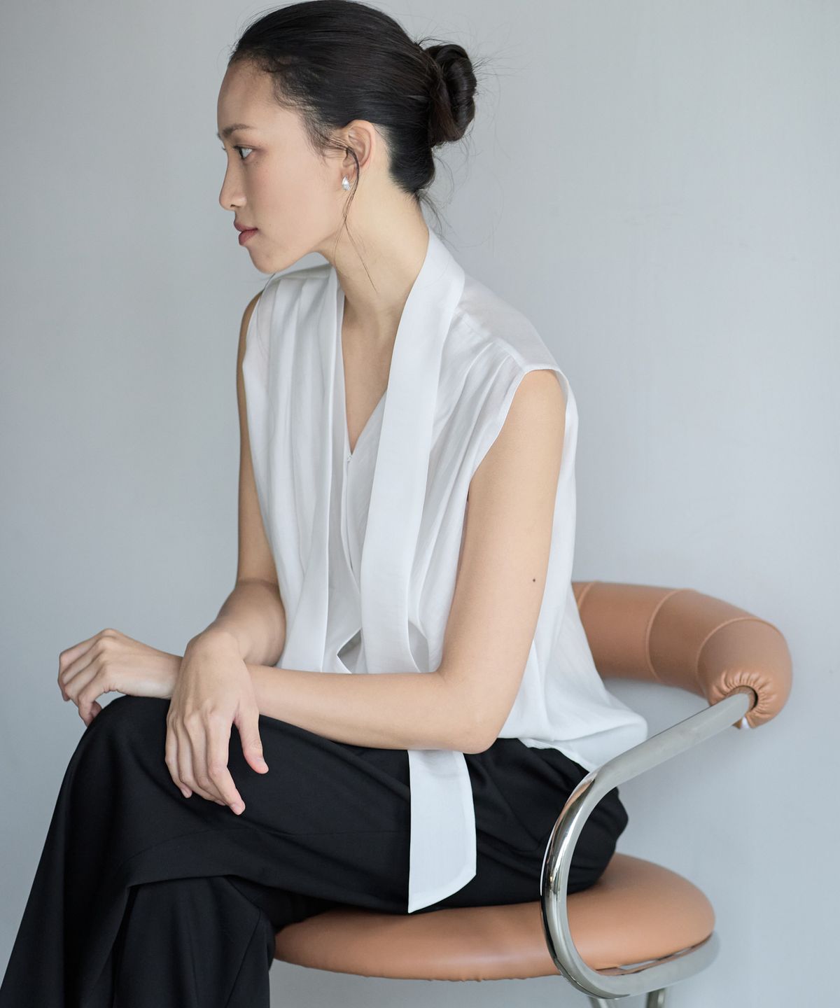 누토프(NUTOFFE) Flow Scarf Blouse_Ivory