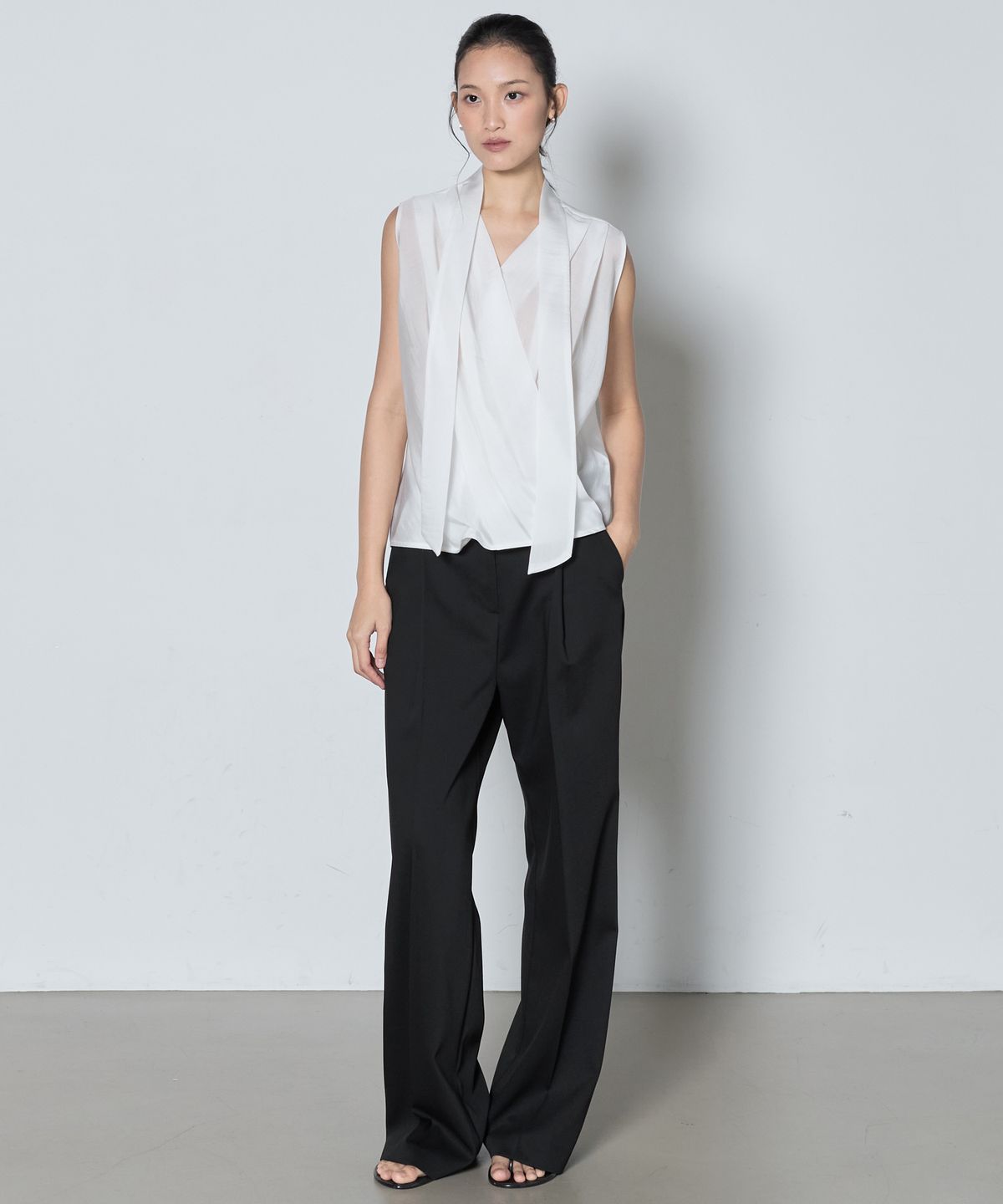 누토프(NUTOFFE) Flow Scarf Blouse_Ivory