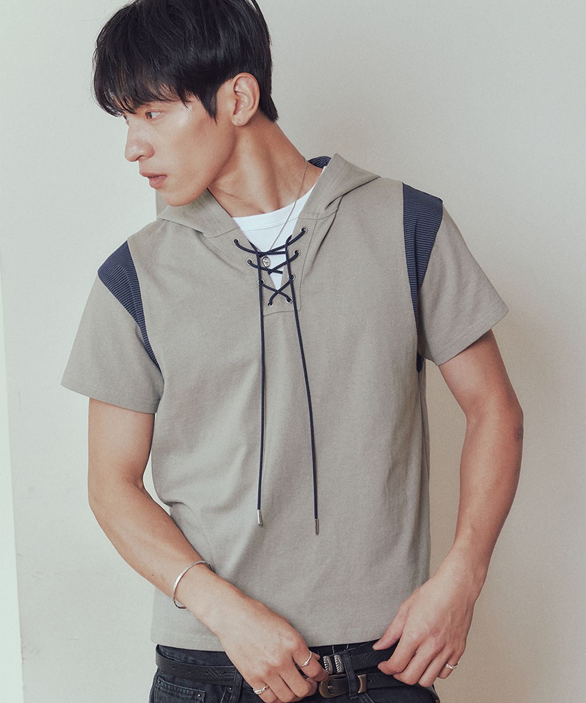 유네(YUNE) Lace-Up Hood Tee_[Khaki]