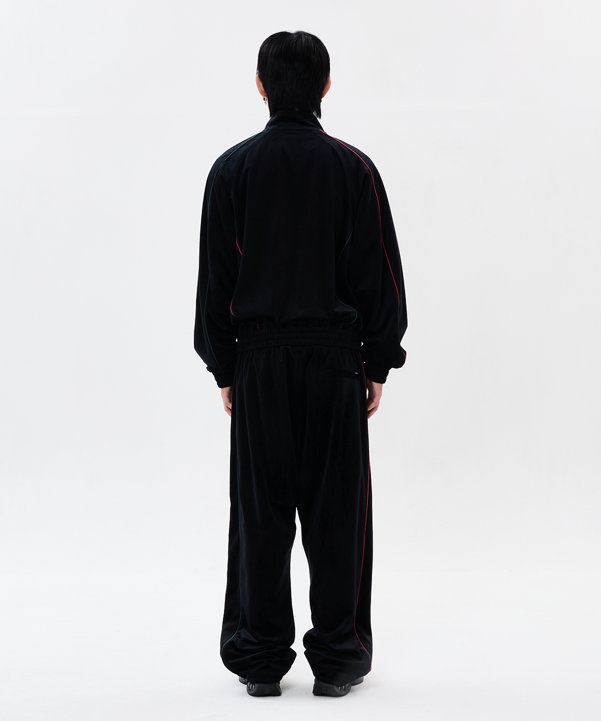 위캔더스(WKNDRS) VELVET TRACK PANTS (BLACK)