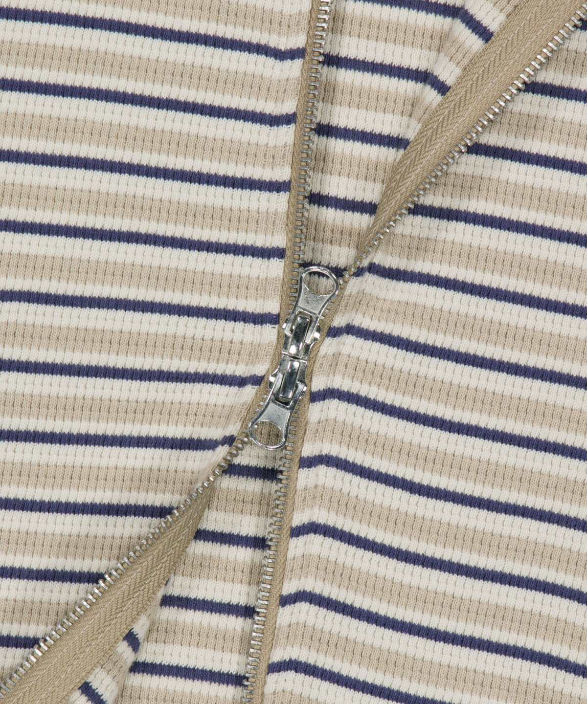 위캔더스(WKNDRS) WAFFLE STRIPE ZIP-UP HOODIE (L.BEIGE)