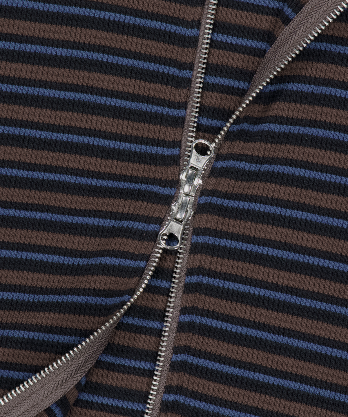 위캔더스(WKNDRS) WAFFLE STRIPE ZIP-UP HOODIE (BROWN)