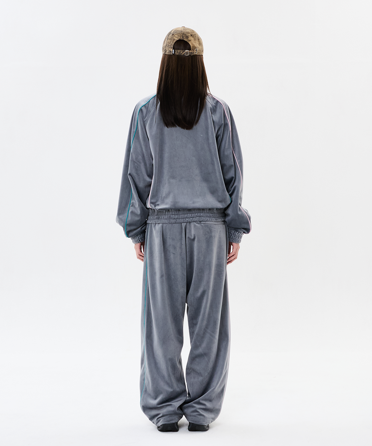 위캔더스(WKNDRS) VELVET TRACK JACKET (D.GREY)