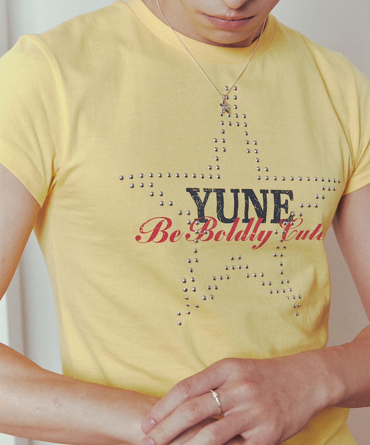 유네(YUNE) Star Stud Cap Tee_[Yellow]