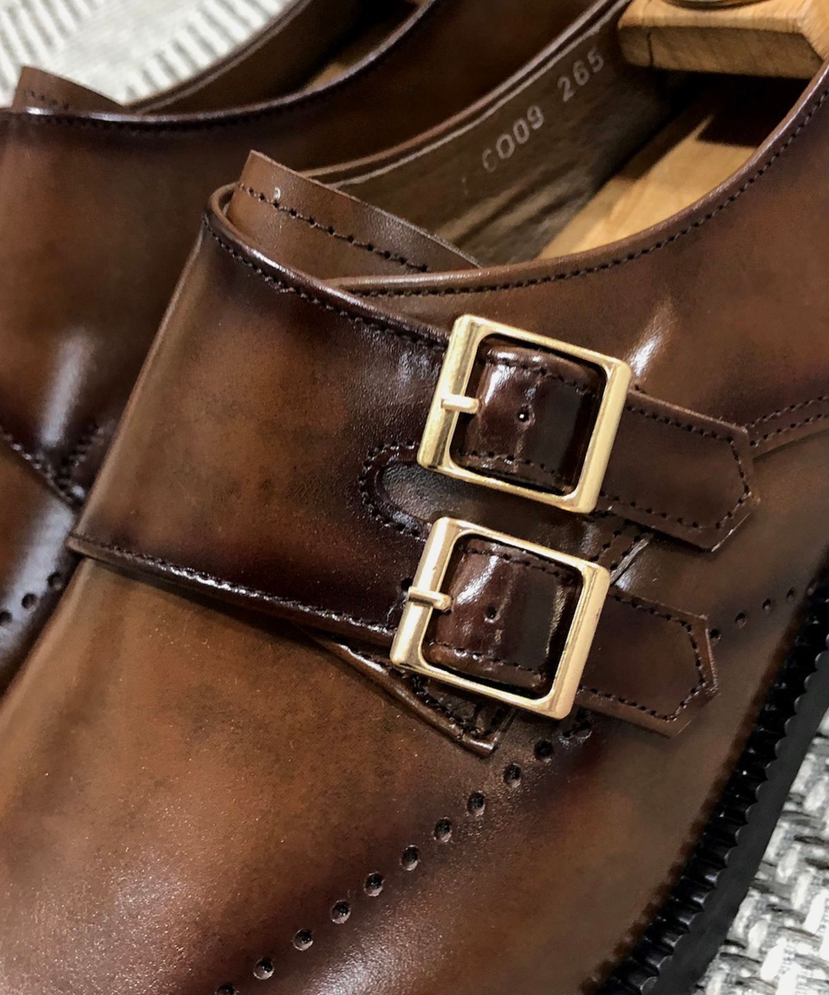 조앤슈(JOENSHOE) 헤리티지 체스트넛 더블 몽크스트랩 스테인브라운