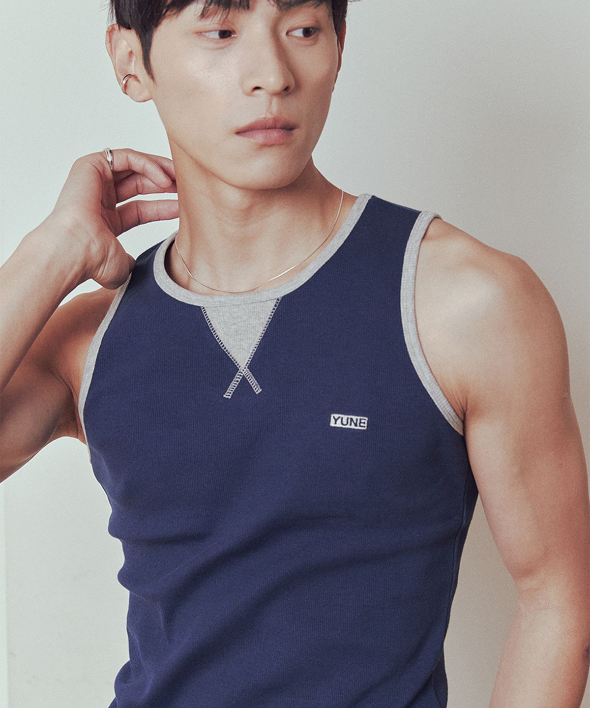 유네(YUNE) Hitch Sleeveless_[Navy]